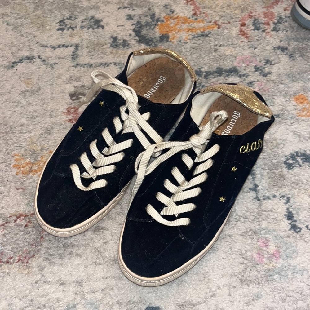 Soludos “Ciao Bella” Navy Velvet Sneaker. Size 8